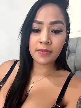 Luisa_Fernandaa from StripChat is Freechat