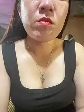 Luna-ass from StripChat is Freechat