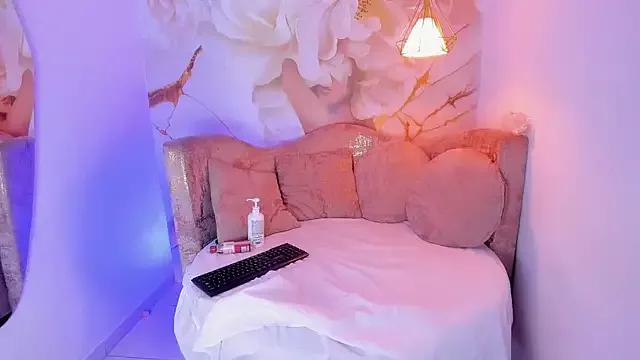 luna_blaze_cr from StripChat is Freechat