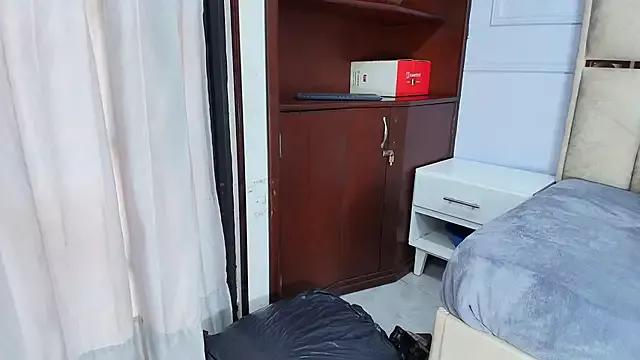 Luna_Naughty1 from StripChat is Freechat