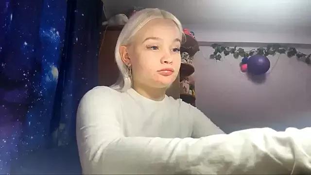 Lunaalisa from StripChat is Freechat