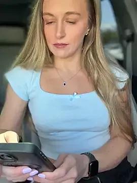 lunagirl13 from StripChat is Freechat