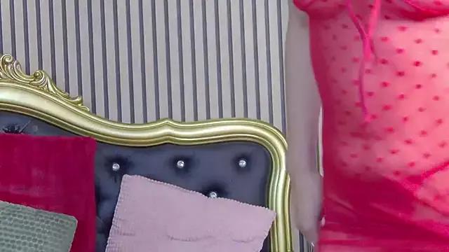 LunaHart from StripChat is Freechat
