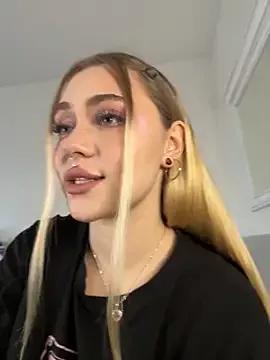 LunaMillie from StripChat is Freechat