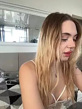 LunaMillie from StripChat is Freechat