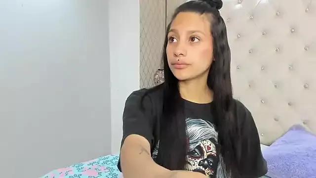 Madhi_evans from StripChat is Freechat