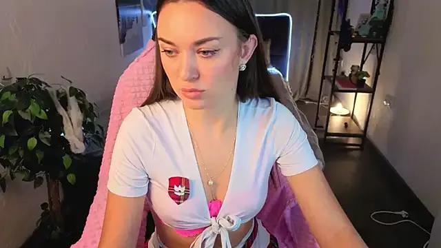 Madison_Golden from StripChat is Freechat