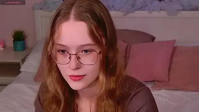 MandyMils from StripChat is Freechat