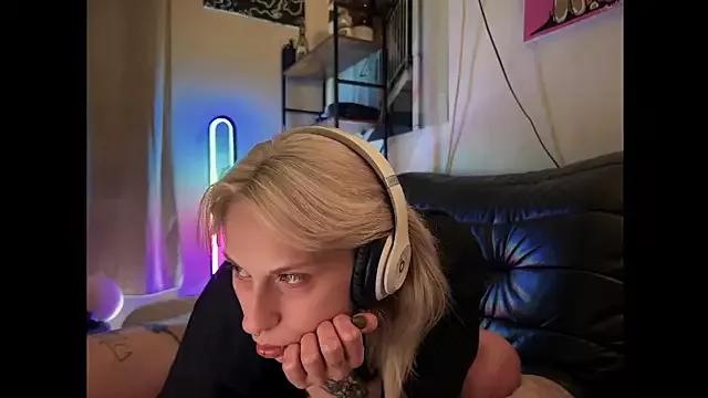 Mannarie_Madsinn from StripChat is Freechat