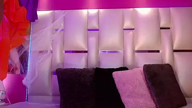 MariahMendezz from StripChat is Freechat