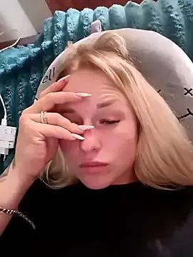 Mary_lil from StripChat is Freechat