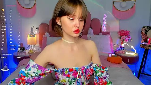 MaryLew from StripChat is Freechat