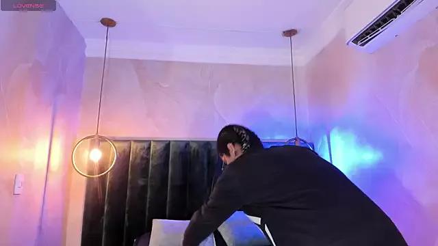 Maxim-Walker from StripChat is Freechat