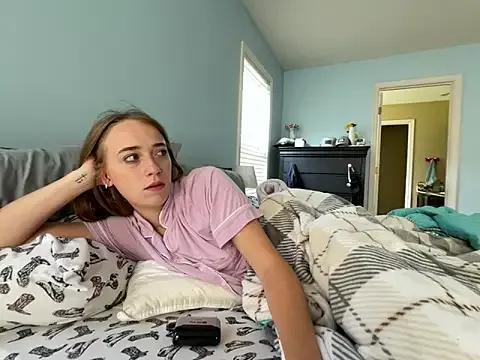 Maxinebabyyy from StripChat is Freechat