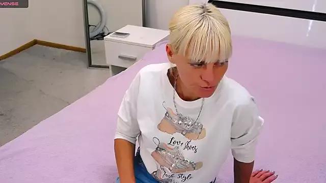 MelanieCat from StripChat is Freechat