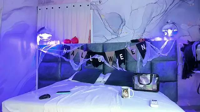 MelaniieRoux from StripChat is Freechat