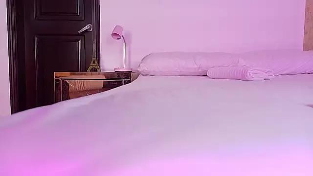 MelissaSamm from StripChat is Freechat