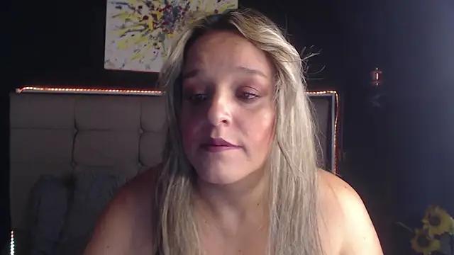 mhia_bigboobs from StripChat is Freechat