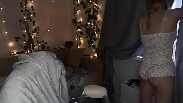 Mia__Kitty from StripChat is Freechat