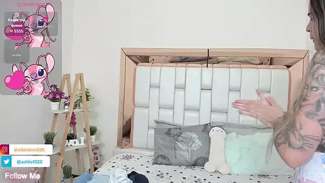 MiaVillalobos from StripChat is Freechat