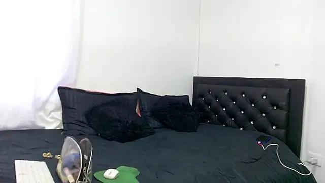 Michelle_mm from StripChat is Freechat