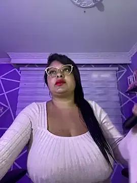 MiiaaJoness from StripChat is Freechat