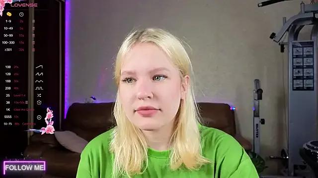 Mila_Lioness from StripChat is Freechat