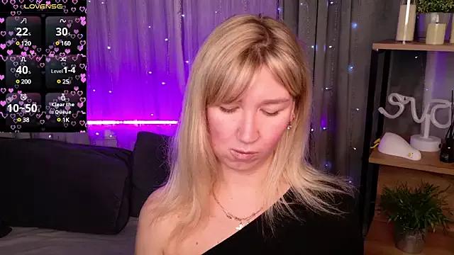 MilaBott from StripChat is Freechat