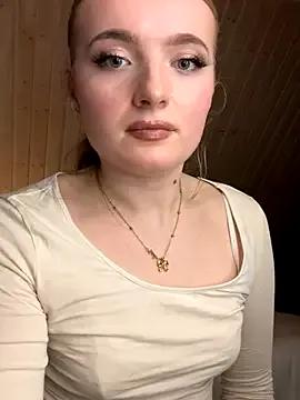 MilaLuxe from StripChat is Freechat