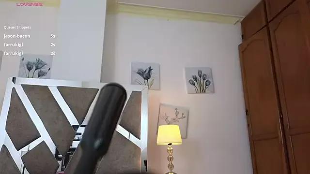 MileyyEvanss from StripChat is Freechat