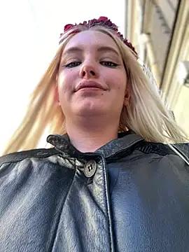 Milkyy_wway from StripChat is Freechat