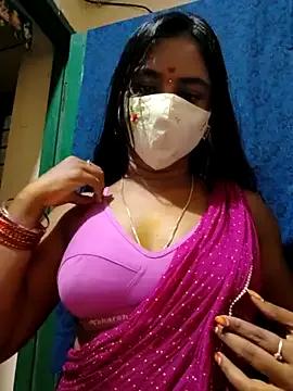 mini-queen from StripChat is Freechat