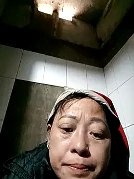 Minnakutew20 from StripChat is Freechat