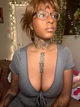 MistiSavannah from StripChat is Freechat