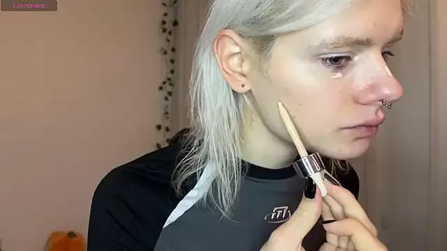 MollyChloe from StripChat is Freechat