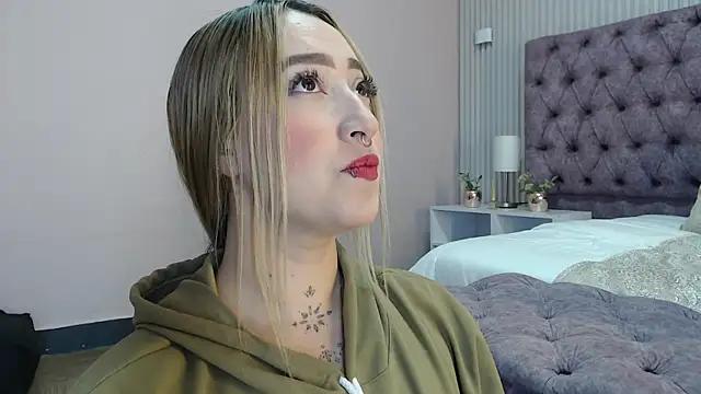MollyCruz from StripChat is Freechat