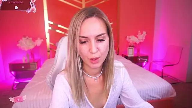 MollyHallss from StripChat is Freechat