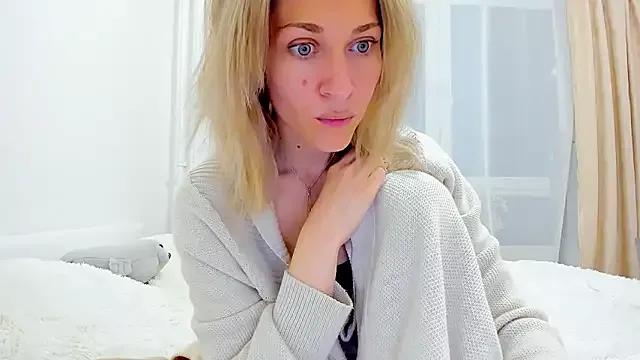 Mona_Cruz from StripChat is Freechat