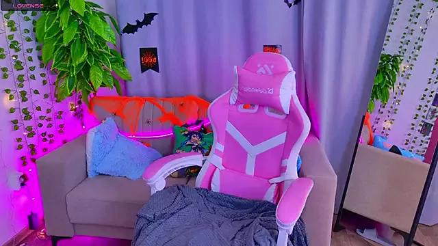 MonikaCarter from StripChat is Freechat