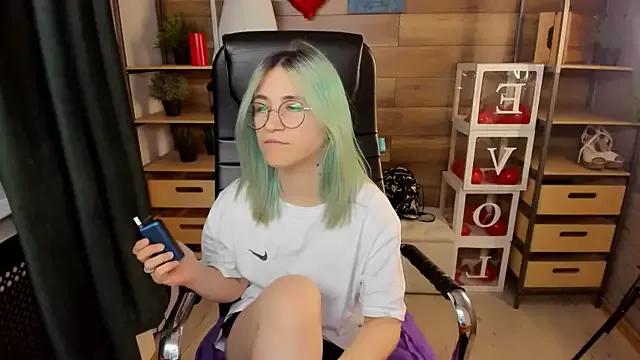 Moon13152 from StripChat is Freechat