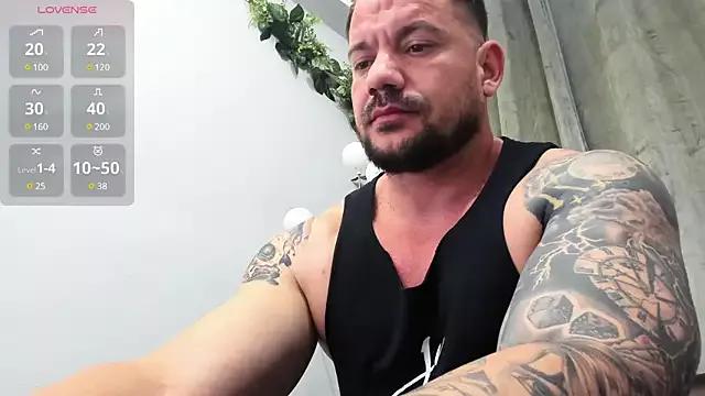 musclemonster31 from StripChat is Freechat