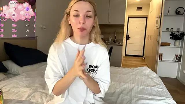MycuteMolly from StripChat is Freechat