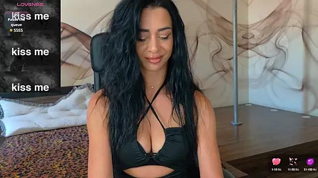 NaomiScarlett from StripChat is Freechat