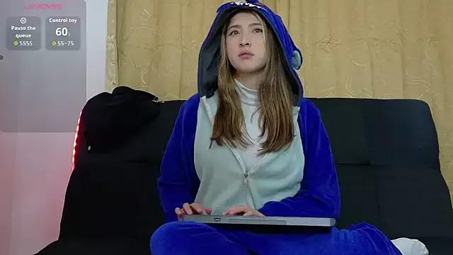 Naomiweb from StripChat is Freechat