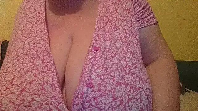 Nataliesbestjuggs from StripChat is Freechat