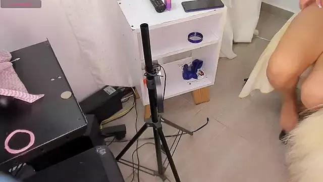 Nataly_evans18 from StripChat is Freechat