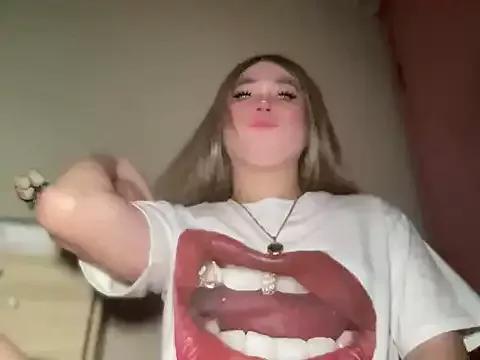 Naughtyrosecum from StripChat is Freechat