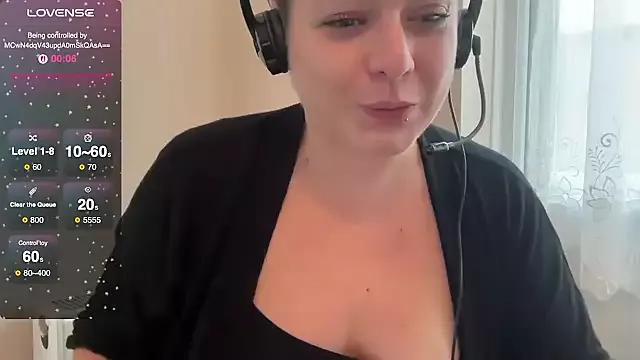 NaughtyWifeUK from StripChat is Freechat