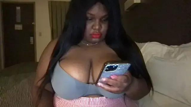 Nicoldsummer from StripChat is Freechat