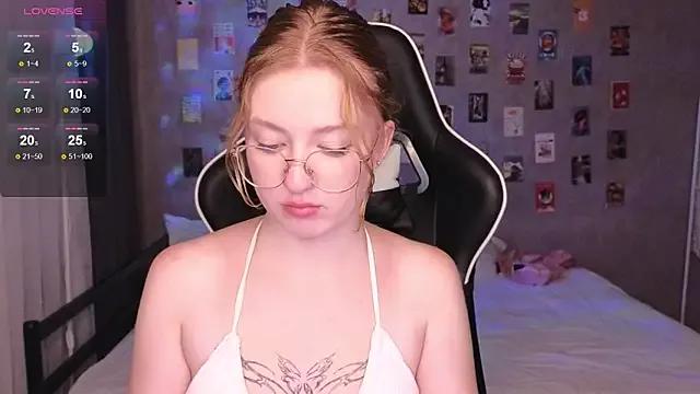 Nicole_Eniston from StripChat is Freechat
